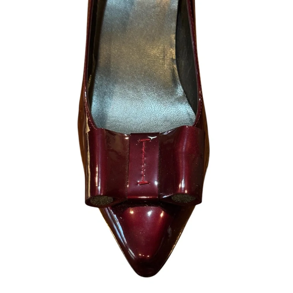 Womens, Stuart Weitzman Kitten Pump. Size: 8 1/2, Color: Rosewood (Burgundy) - Picture 3 of 8